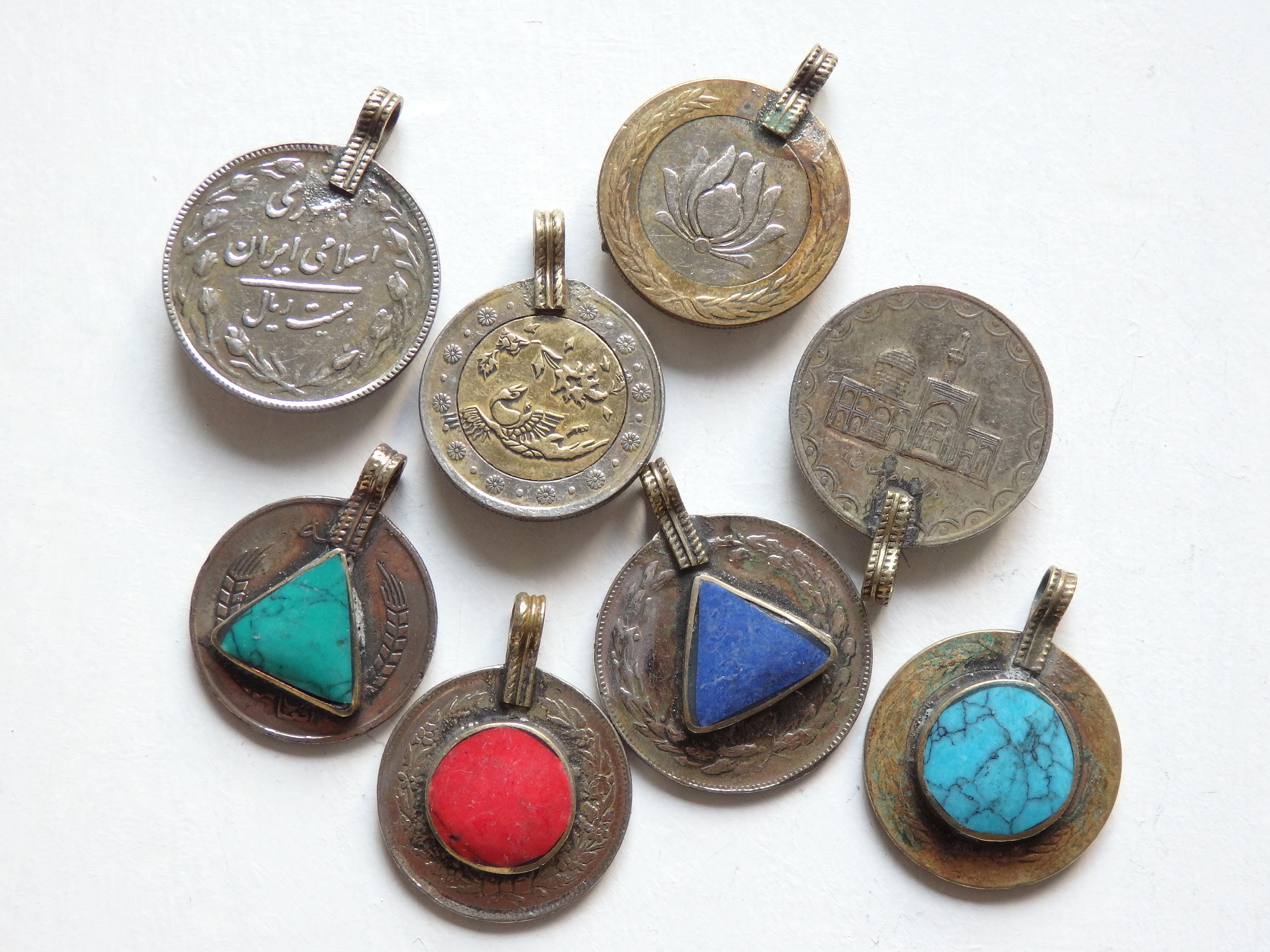 ヴィンテージのアフガニスタンコインペンダント：ターコイズ、サンゴ、ラピスラズリ - Etsy 日本
