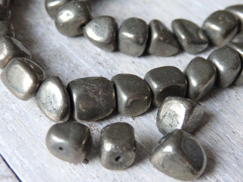 Perle di pepite di pirite dorata, filo da 17 , perle di pirite dorata da 7-9 mm, perle di pirite di ferro dorato, perle d'oro di fool, pepite arrotondate in pirite immagine 3