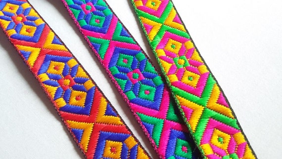 インドのサリーのトリム:明るい幾何学模様の織りトリム(2 インドのサリーのトリム:明るい幾何学模様の織りトリム(2
