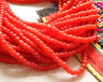 Handgemachte Orange Rote Glasperlen: Indonesischer Ethnic Strang (24 inch)