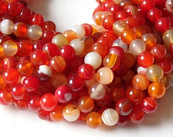 縞模様の赤瑪瑙ビーズ：天然宝石ビーズ、（8 mm）、15インチストランド