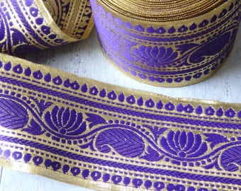 2 yds. Extra ancho Purple & Gold sari trim, lujoso borde de sari indio con patrón de flor de loto, 85 mm de ancho, DOS yardas
