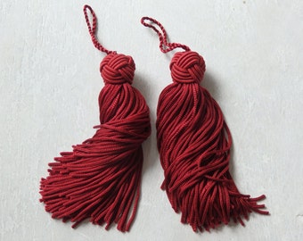 Pompons chinois, ROUGE FONCÉ, une paire, boucle de 15 cm/6 po. inc., pompons pour sacs, chaussures, bijoux, décoration d'intérieur, pompons pour meubles, DEUX pcs.