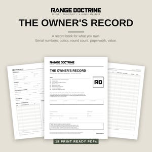 Könnte beinhalten: Ein Set aus weißen Papierdokumenten mit dem Titel The Owner's Record von Range Doctrine. Die Seiten enthalten schwarzen Text, Tabellen zur Erfassung von Seriennummern, Optiken und Schusszahlen sowie ein quadratisches RD-Logo. 18 print ready PDFs.