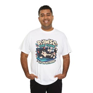おもしろい猫プログラマーTシャツ、Pawse the Code子猫グラフィック、ユニセックスコットンプログラマーTシャツ