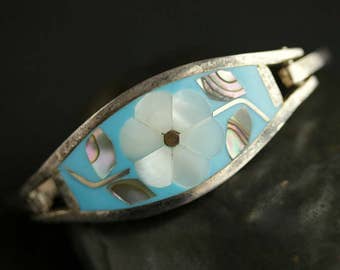 Small Vintage Floral Bracelet. Pale Blue Vintage Bracelet with Cloissone Abalone Shell Details. Flower Cuff Bracelet. Vintage Jewelry.