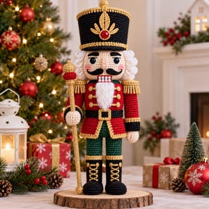 Virkad Nötknäppare-dockamönster PDF, Amigurumi-mönster för julsoldater, Virkad juldocka, Nötknäpparplyschmönster, Juldekorationer PDF