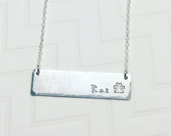 Name-Halsband - Hand gestempelt personalisiert - Welpen - Pfote - Memorial Halskette - Silver Bar Halskette