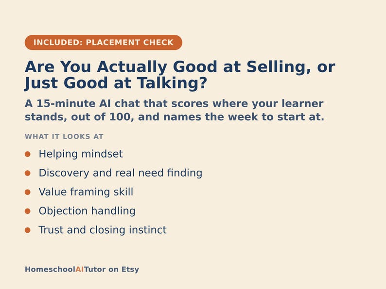 Pu&ograve; includere: Un grafico informativo beige con testo blu scuro intitolato Are You Actually Good at Selling, or Just Good at Talking? Descrive una chat AI di 15 minuti che valuta gli studenti su 100, elencando competenze come la mentalit&agrave; di aiuto e l'istinto.