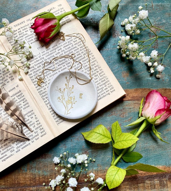 Personalised gold wildflower clay ring dish / trinket dish / bridesmaid proposal / jewellery dish / flower prop / cottagecore flat lay