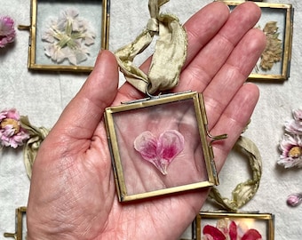 Dried wildflower meadow mini frames / nature lover gift / cottagecore hanging decor / hand pressed framed flowers / framed miniature artwork
