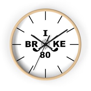 ゴルフ用の壁掛け時計を80個壊した