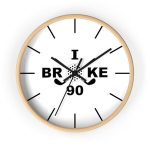 ゴルフ用の壁掛け時計を90個壊した