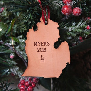 Adorno navideño de cuero personalizado / Regalo personalizado para una casa nueva / Adorno personalizado de Michigan / Regalo personalizado con un mapa / Regalos de Michigan