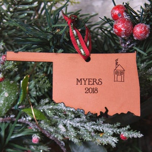Adorno navideño de cuero personalizado / Adorno personalizado para casa nueva / Adorno personalizado de Oklahoma / Regalo de mapa personalizado / Regalo de agente inmobiliario