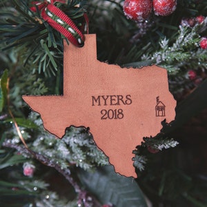 Adorno navideño de cuero personalizado / Adorno personalizado para el nuevo hogar / Regalos de Texas / Adorno personalizado de Texas / Regalo de mapa personalizado