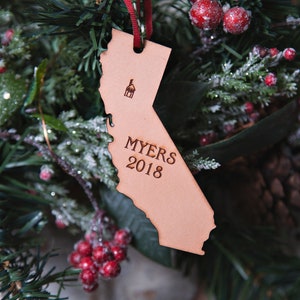 Adorno navideño de cuero personalizado / Adorno personalizado para casa nueva / Adorno personalizado de California / Regalo de agente inmobiliario / Regalo de mapa personalizado