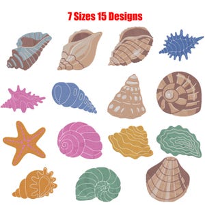 Könnte beinhalten: Eine Sammlung von 15 Muschel- und Seesternillustrationen in verschiedenen Farben, darunter Blau, Pink, Braun, Gelb und Grün. Der Text 7 Sizes 15 Designs steht oben. Jedes Objekt weist eine eigene Form und ein eigenes Texturmuster auf.