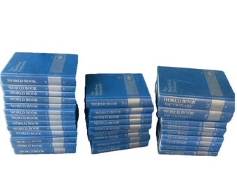 1987 The World Book Encyclopedia 1-22 Complete Set, 7 Year Books, 2 Dictionaries