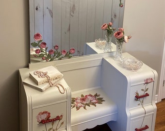 SOLD***  Shabby Chic Vanity   For LOCAL pick up only (Ottawa and surrounding areas) ***Free shipping for local pick-up only.