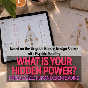 Peut inclure: Une tablette affichant un graphique de Design Humain avec des formes géométriques et des symboles planétaires, à côté d'un document imprimé de Design Humain. Le texte à l'écran indique Human Design, Manifesting Generator et Personality.