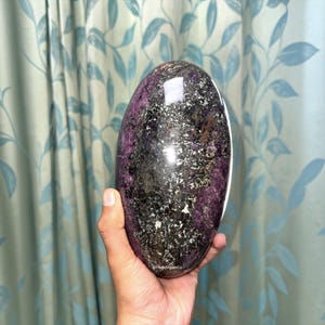 Pietra di cristallo Lingam in zoisite rubino, minerale lucidato, decorazione per altare, regalo per collezionisti