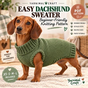 Könnte beinhalten: Ein brauner Dackel trägt einen einfarbigen, olivgrünen Strickpullover mit geripptem Rollkragen und Saum. Das Bild enthält den Text: YARNIMAL CRAFT, EASY DACHSHUND SWEATER, Beginner-Friendly Knitting Pattern, PDF PATTERN, XS-S-M-L INCLUDED.