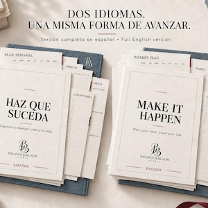 Puede incluir: Dos juegos de planificadores de papel en español e inglés, con el texto 'HAZ QUE SUCEDA' y 'MAKE IT HAPPEN' y el logotipo de Balance & Bloom Studio. Cada juego incluye planes semanales, rastreadores de hábitos, hojas de metas y listas de tareas.