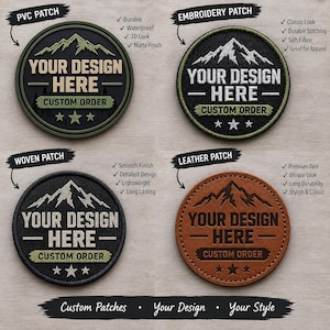 Könnte beinhalten: Vier runde Aufnäher mit Berggrafik, dem Text YOUR DESIGN HERE und CUSTOM ORDER sowie drei Sternen. Das Set enthält einen dunkelgrünen PVC-Aufnäher, einen schwarzen Stickaufnäher, einen schwarzen Webaufnäher und einen braunen Lederaufnäher.