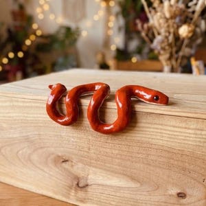Serpiente de arcilla para decorar bordes: ¡el regalo perfecto para tu novia/novio!