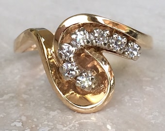 Gorgeous 14k Diamond Swirl Free Form "Art Nouveau" Ring Weighing 4.4 grams and size 6.25