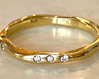 Gorgeous 18k Gold Scalloped Wave Diamond Eternity Band Ring