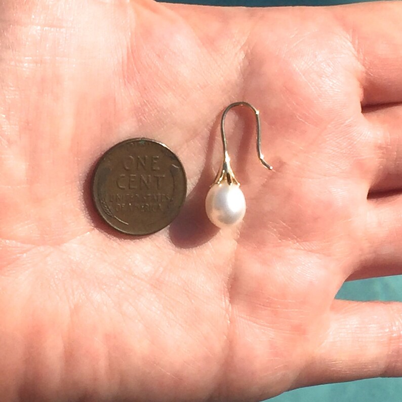 Exquisite 14k Pearl Shepherd Hook Drop Earrings Weighing 2.8 grams 1 in Length 7.5-8 mm Pearls