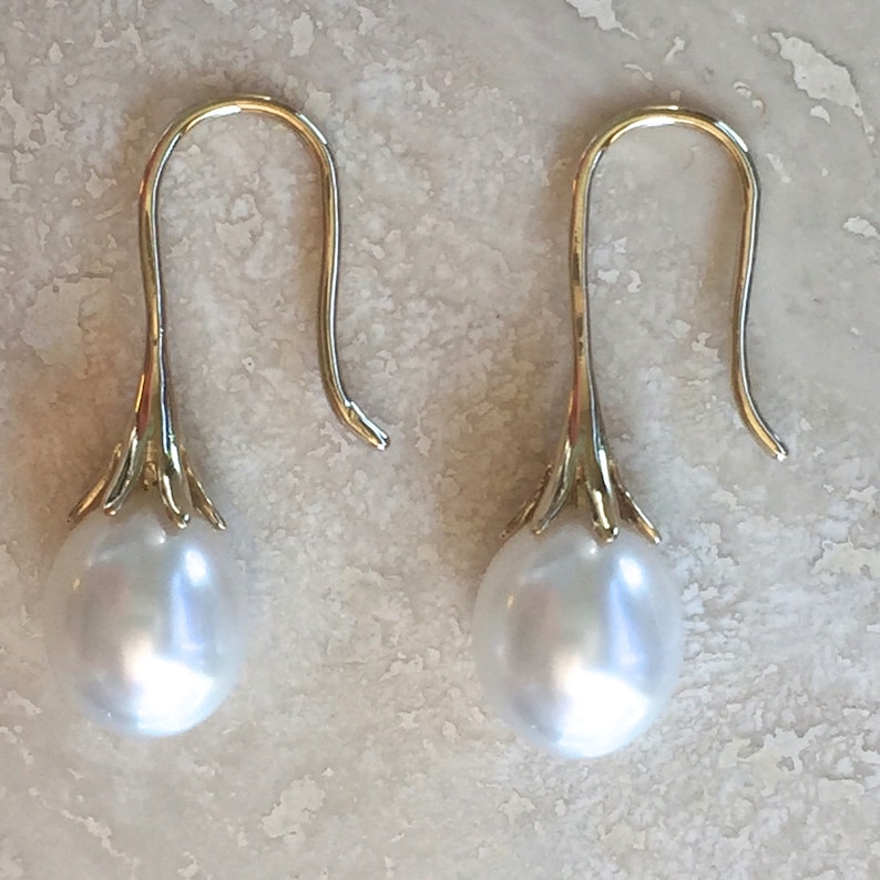 Exquisite 14k Pearl Shepherd Hook Drop Earrings Weighing 2.8 grams 1 in Length 7.5-8 mm Pearls