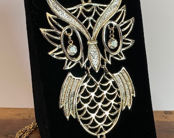 Vintage 70s Gold-tone Filigree Articulated OWL Rhinestone Eyes Pendant Necklace!