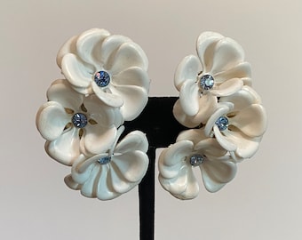 Vintage 50s 60s White Plastic Flower Blue Rhinestone Climber Clip On Earrings!