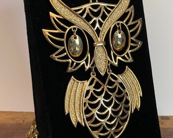 Vintage 70s Gold-tone Filigree Articulated OWL Pendant Necklace!
