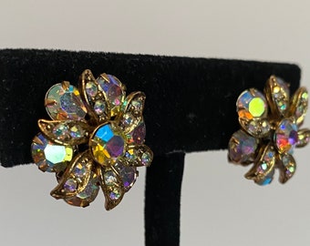 Vintage 60s Round Rhinestone Flower Clip On Earrings!