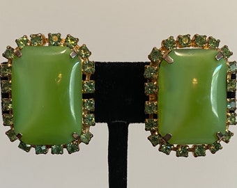 Vintage 60s Green Cabochon Rhinestone Clip on Earrings!