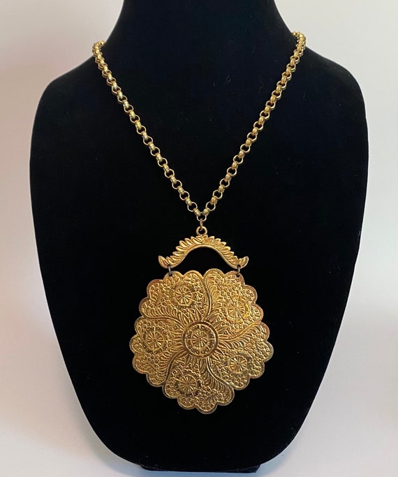 Vintage Signed ART Goldtone Medallion Shield Neckl