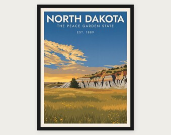 Puede incluir: Un póster de viaje enmarcado que muestra un paisaje de Dakota del Norte con llanuras de hierba dorada, formaciones rocosas estratificadas y un cielo azul. El texto dice NORTH DAKOTA, THE PEACE GARDEN STATE y EST. 1889 en blanco.