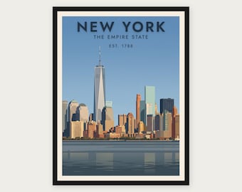 Puede incluir: Una lámina enmarcada con el horizonte de la ciudad de Nueva York bajo un cielo azul claro. El texto dice NEW YORK, THE EMPIRE STATE y EST. 1788. La ilustración muestra el One World Trade Center y los edificios circundantes.