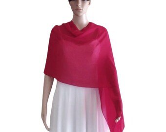 Chal fucsia. Bufanda cruzada fucsia. Bufanda larga de gasa. Bufanda suave.