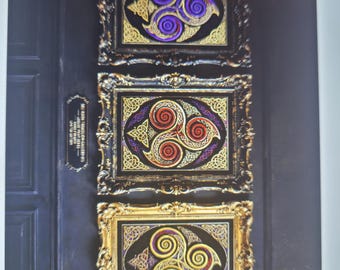 Schwarzer Samt-Triskelion-Wandteppich