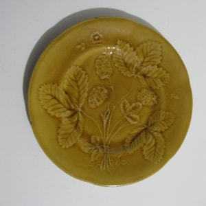 HB Cie Choisy Le Roi Majolica Plate Fruit Strawberry?