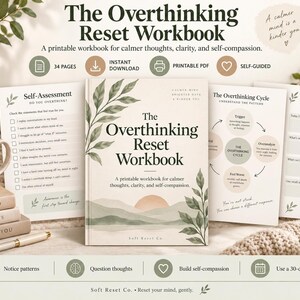 Può includere: Il quaderno di esercizi The Overthinking Reset Workbook è un PDF stampabile di 34 pagine che include un'autovalutazione, un diagramma del ciclo di pensiero eccessivo e un diario di 30 giorni con un'illustrazione paesaggistica dai toni tenui.