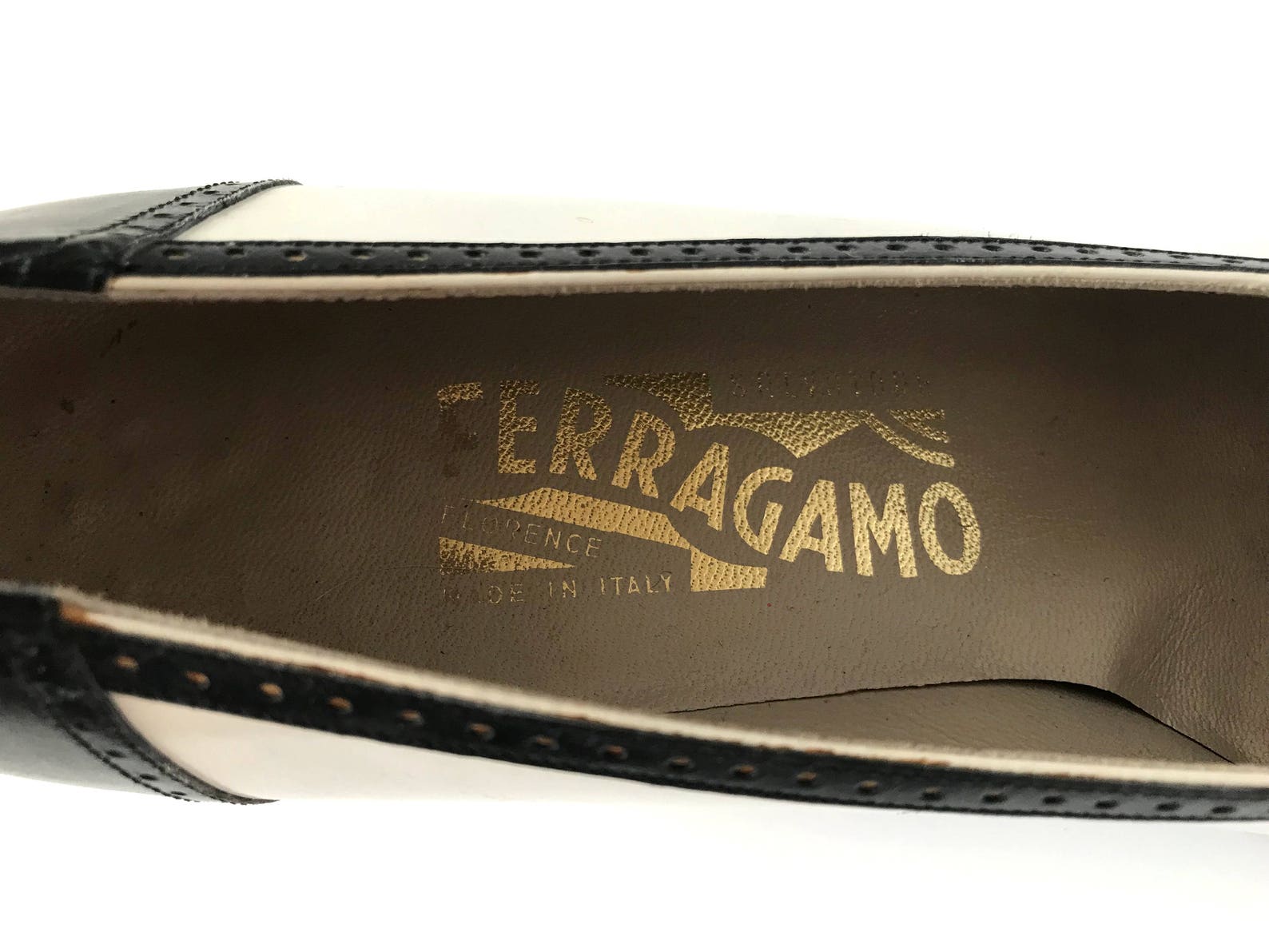 vintage 7 1/2 aa ferragamo black and white leather spectator cap-toe ballet pumps with low block heels / women's shoes size