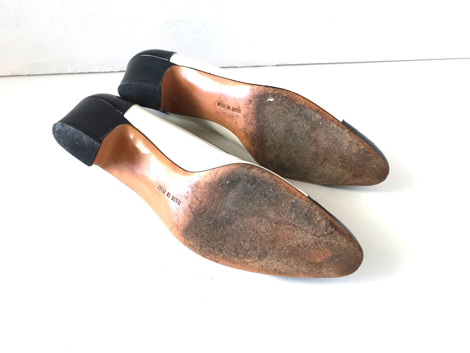 vintage 7 1/2 aa ferragamo black and white leather spectator cap-toe ballet pumps with low block heels / women's shoes size