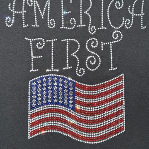 Patriotic Rhinestone Shirt: America First Flag - Sparkly Bling Tee Bild 2