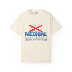 T-Shirt „Medizinische Kodierer machen es besser“ | KI durchgestrichen, Humorvolles Geschenk für CPC